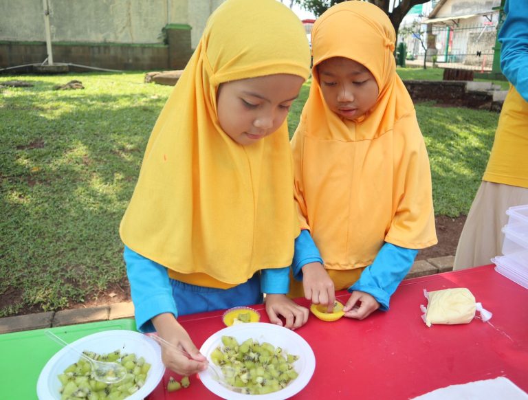 FUN COOKING: Membuat Pie Pudding Buah